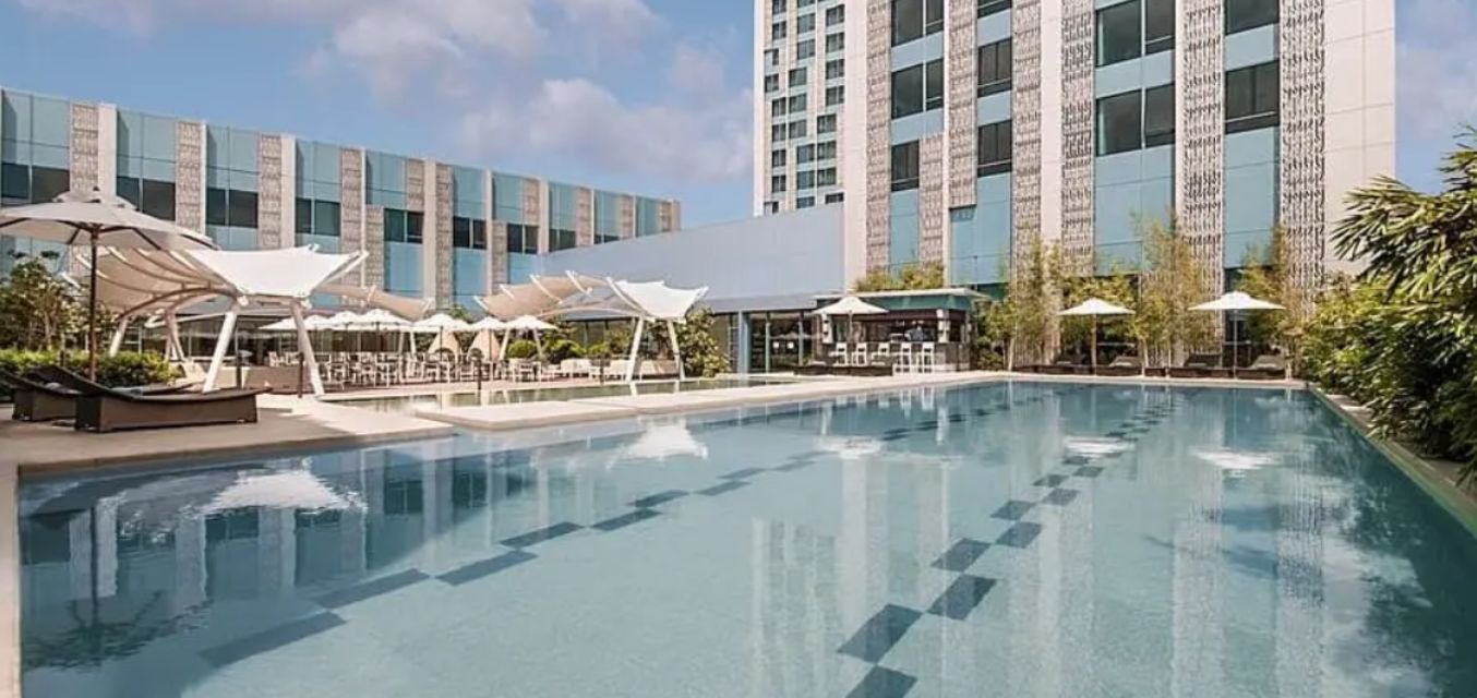 Crimson Hotel Filinvest City Manila: A Premier Stay with Pool