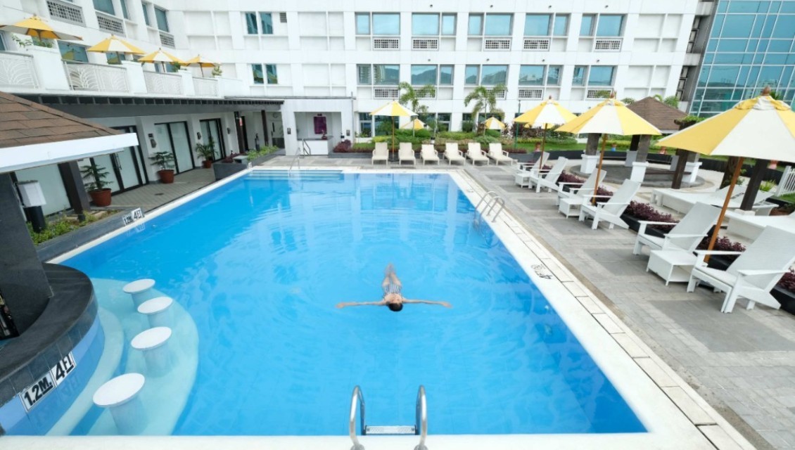 Business Trip to Cebu? Choose a Hotel Where You Can Unwind by the Pool