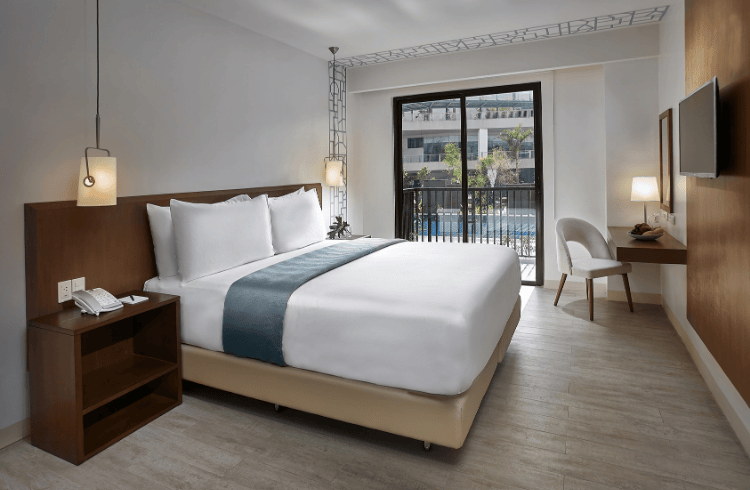 Deluxe King with Direct Pool Access