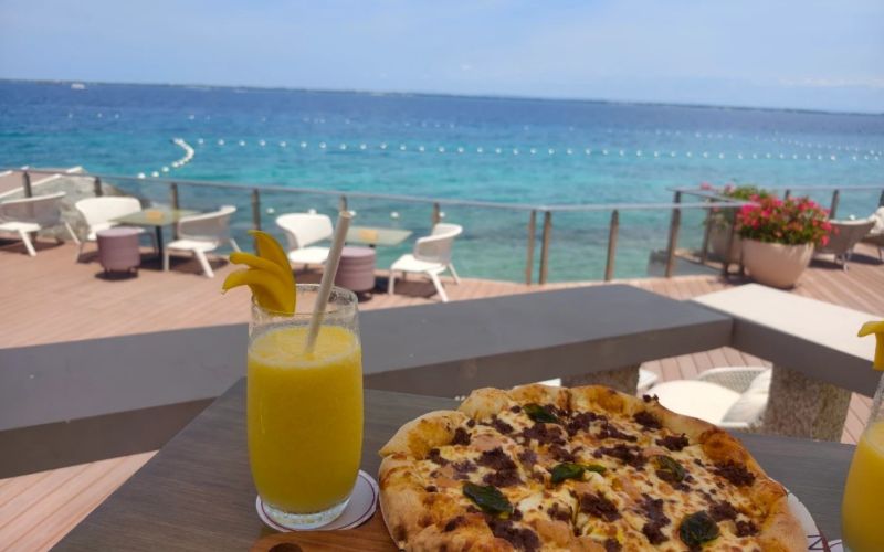 Beachfront Dining Moments